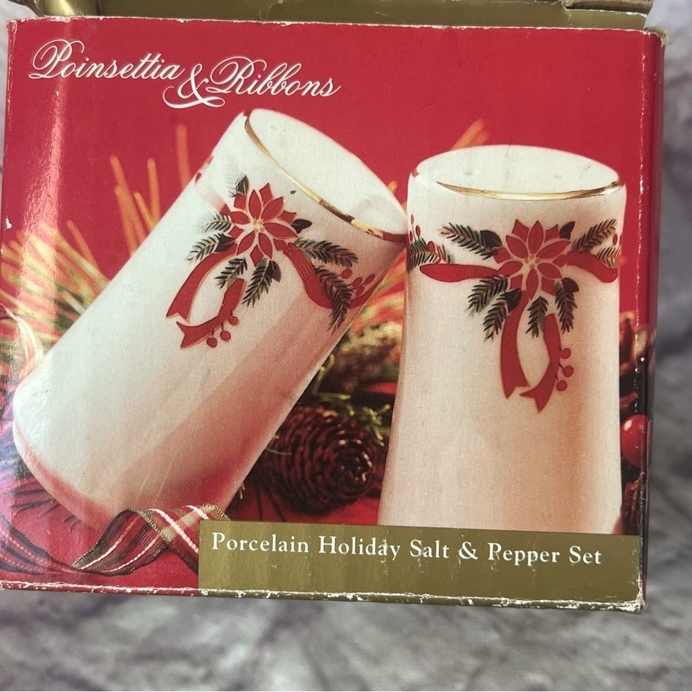 Vintage Christmas Poinsettia & Ribbons Porcelain Salt and Pepper Shaker - Picture 2 of 8